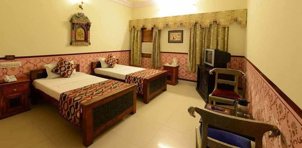 Hotel Sagar Биканер Екстериор снимка